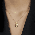 Colar Dourado de Gota Curvada - Imagem 2