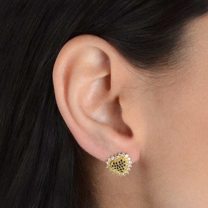 Brinco Dourado de Coração Cravejado com Pedras de Zircônia e Detalhes em Strass Negro - Imagem 2