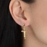Brinco Dourado de Cruz com a palavra Jesus - Imagem 2