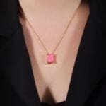 Colar Dourado de Pedra Retangular Rosa - Imagem 2