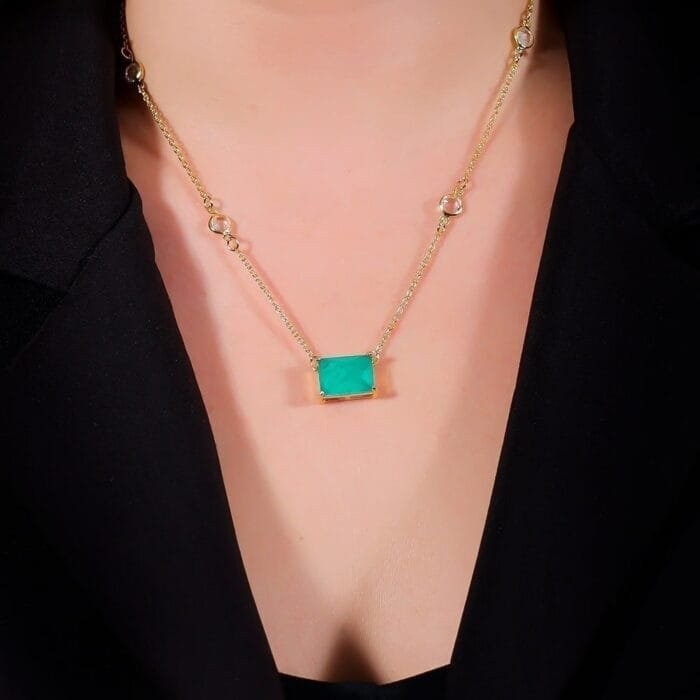 Colar Dourado de Retângulos Verdes e Pontos de Luzes - Imagem 2
