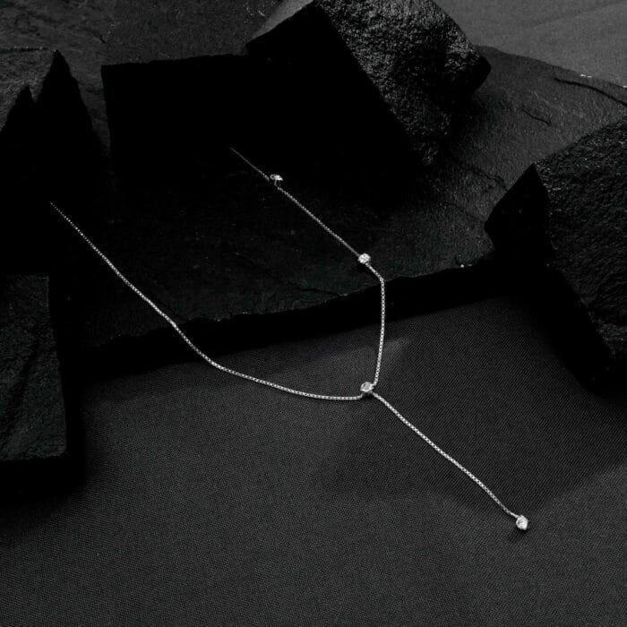 Colar Prateado Gravatinha com Pontos de Luz - Imagem 3