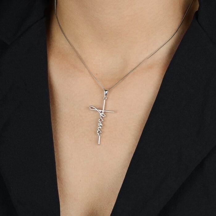 Colar Prateado Religioso de Cruz Jesus - Imagem 2