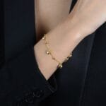 Pulseira Prateada com Pingentes de Coração e Esferas - Imagem 4