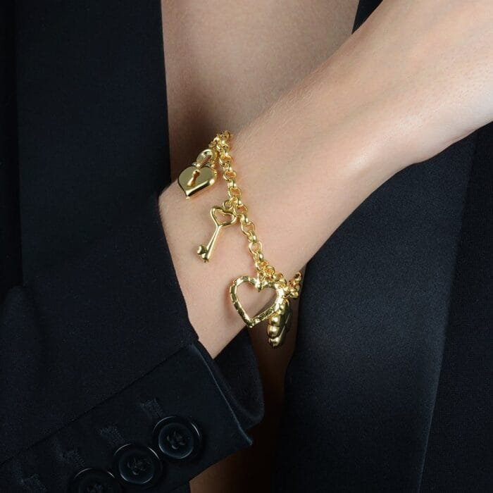 Pulseira Dourada Elo Português com Coração, Cadeado, Trevo e Chave - Imagem 2