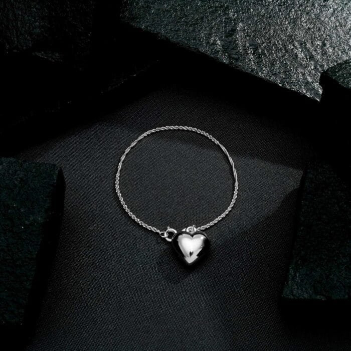 Pulseira Prateada de Cordão Baiano com Coração - Imagem 3