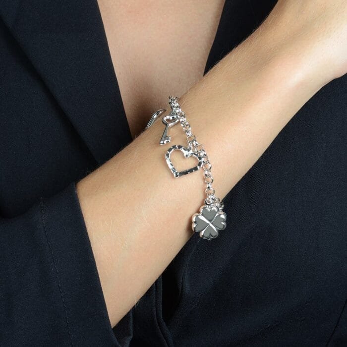 Pulseira Dourada Elo Português com Coração, Cadeado, Trevo e Chave - Imagem 4