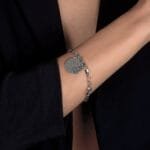 Pulseira Prateada Religiosa com Medalha de Oração - Imagem 2