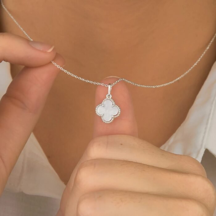Colar Trevo Branco Prata 925 - Imagem 2