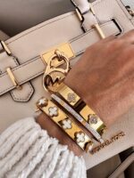 Bracelete Trevo Branco Luxury -Dourado - Imagem 2