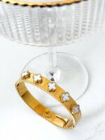 Bracelete Trevo Branco Luxury -Dourado - Imagem 3