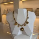 Colar Multi-Pingentes Amuletos em Aço Inoxidável