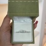 Anel Solitário Emeralda Baguette em Prata 925