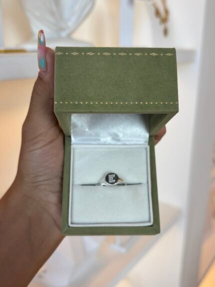 Anel Chapinha Letra E em Prata 925