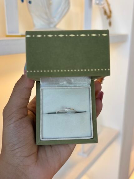 Anel Solitário Minimalista em Prata 925