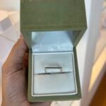 Anel  Reto Cravejado C/ Pedra Verde em Prata 925