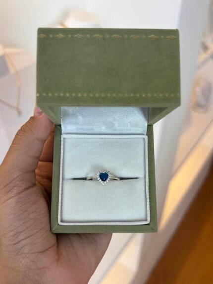 Anel Solitário Coração Azul em Prata 925