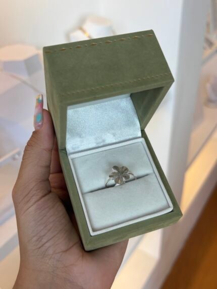 Anel Flor  em Prata 925