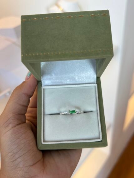 Anel Solitário Retangular Verde em Prata 925