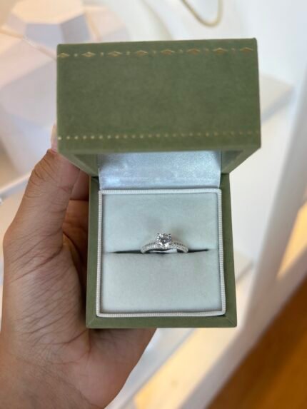 Anel Solitário Cravejado em Prata 925