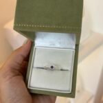 Anel Solitário Violet Crystal em Prata 925