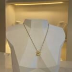 Colar Inicial Dourado